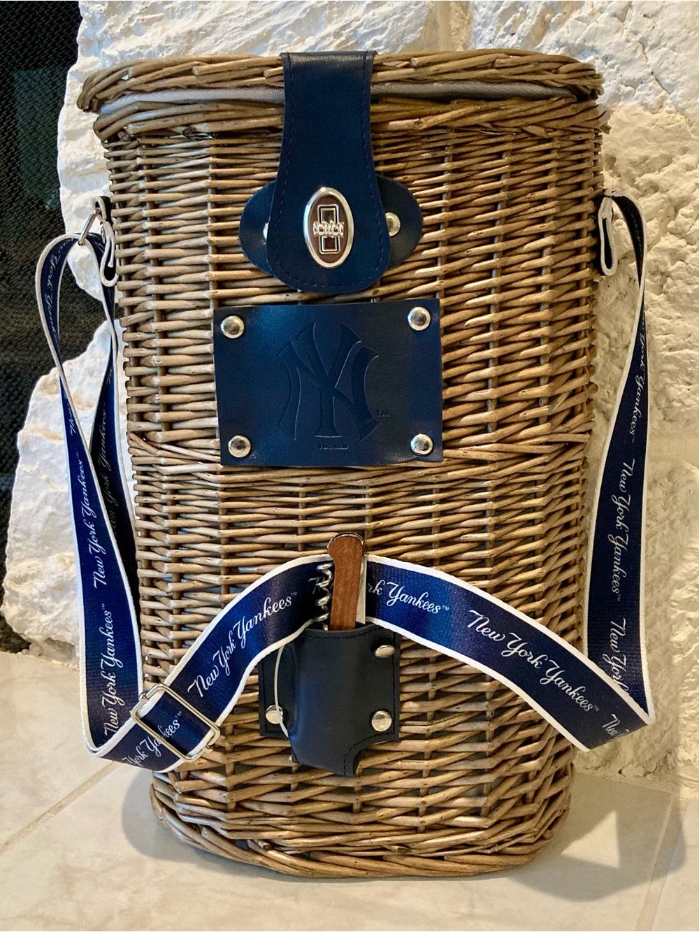 NWT New York Yankees wicker wine bottle cooler picnic bag